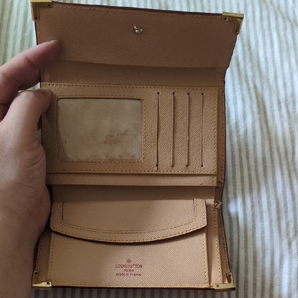 Louis Vuitton Yellow-Gold Logo Gift Box - Picture 4 of 4